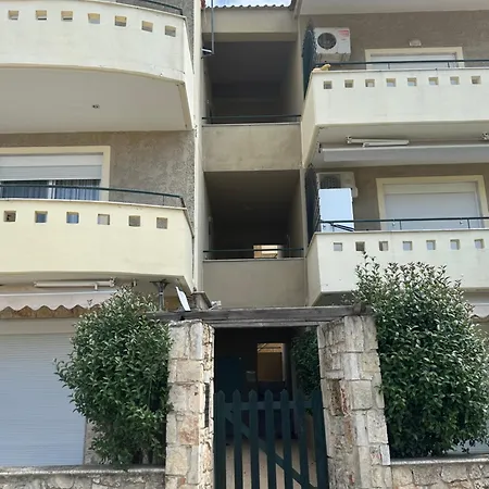 House Mouries-only 100m From The Sea
