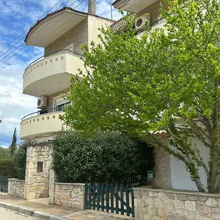House Mouries-only 100m From The Sea