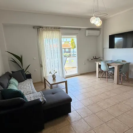 House Mouries-only 100m From The Sea